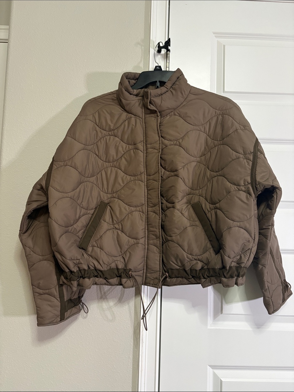 Universal Thread Quilted Cropped Puffer Jacket in Brown